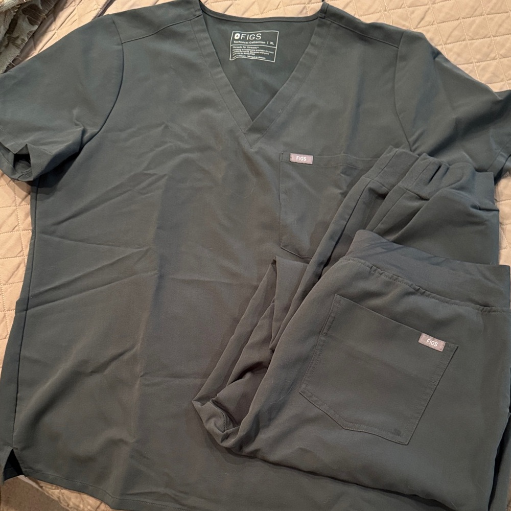 Figs Gray Women's Scrub Set